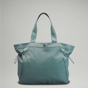 Lululemon side cinch shopper tote 18l